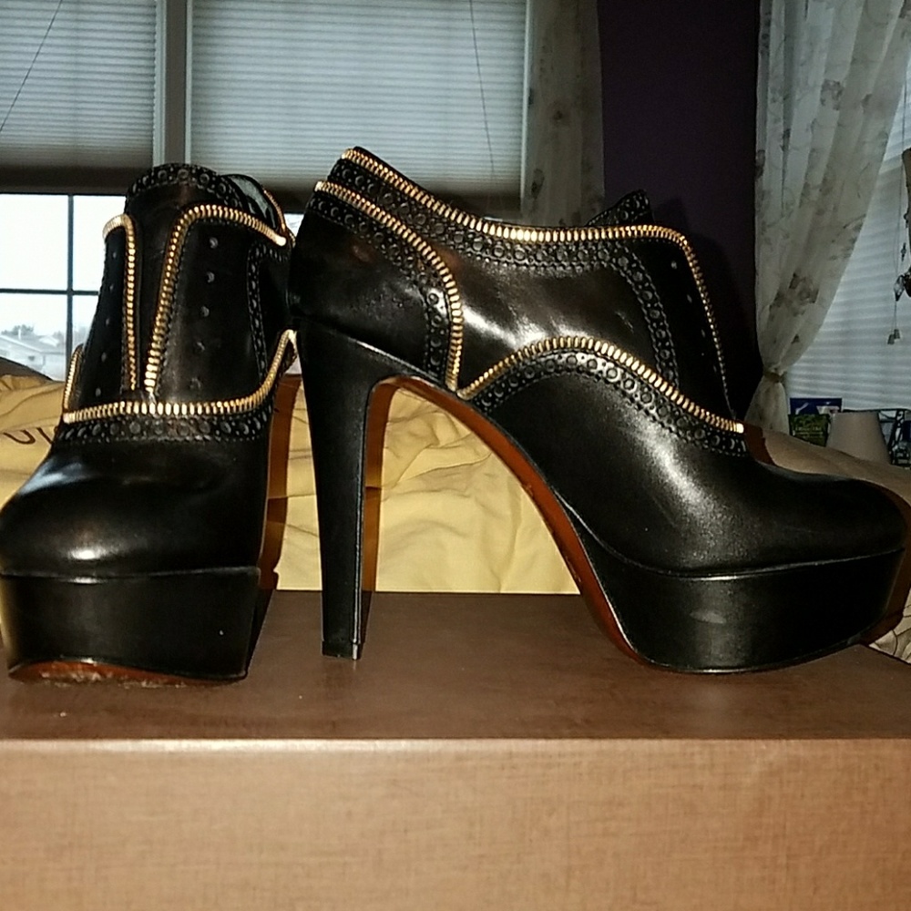 Louis vuitton tomboy pump